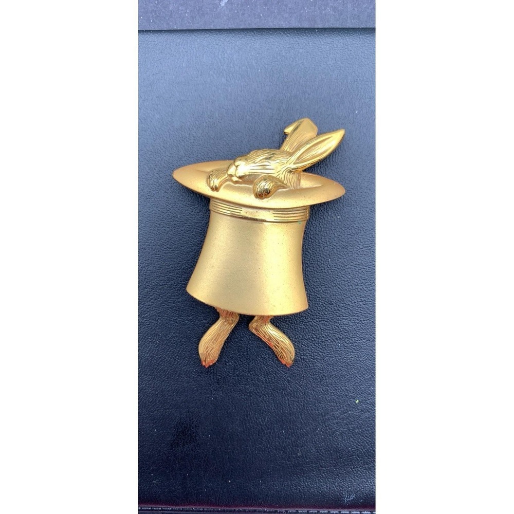 Vintage Gold Tone JJ Bunny Rabbit In Hat w/ Articulated Dangling Feet Pin Brooch